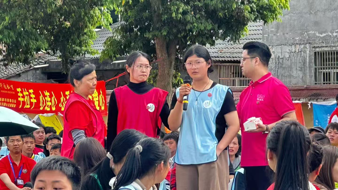 心手相牵助成长 蓝丝带下筑梦想 今日达航空物流携手800余爱心力量共赴 潼南公益助学活动